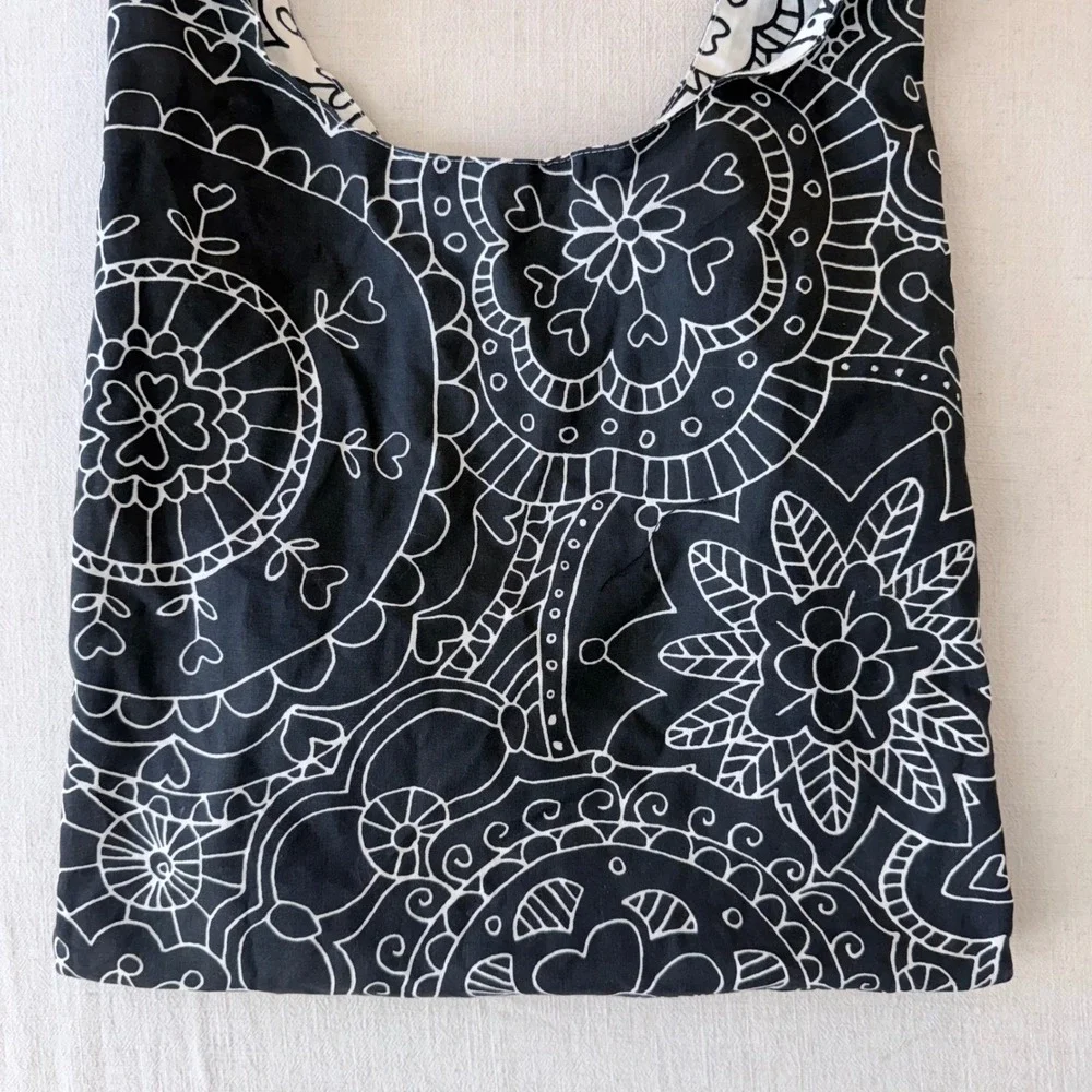 Unbranded Reversible Hobo Bag Women OS Black White Mandala Floral Tote Pouch